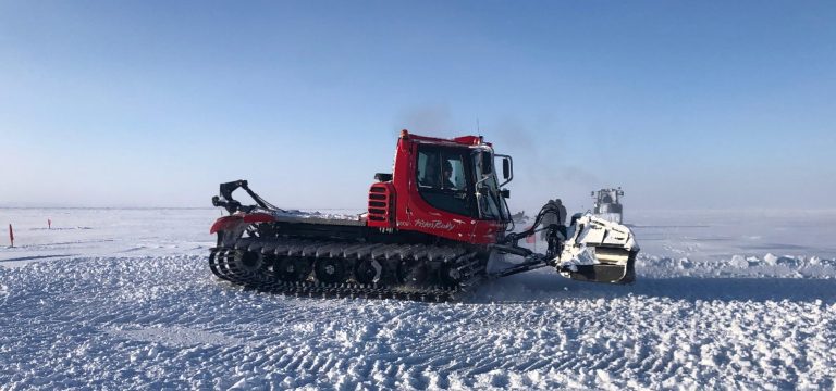 Подготовленная зимняя дорога